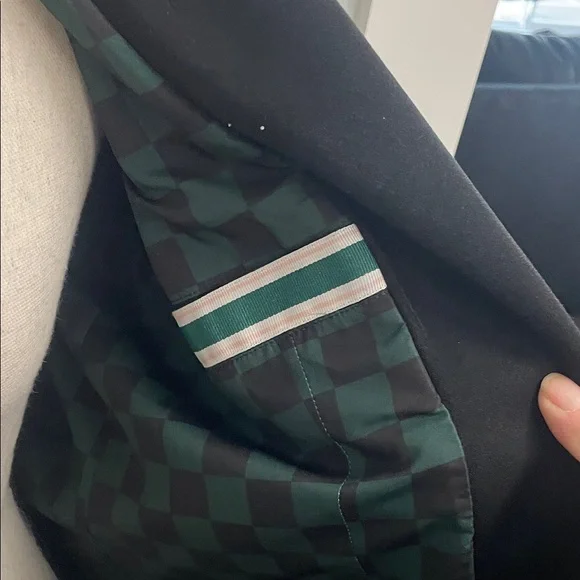 Elegant Black Blazer with Emblem - Picture 5 of 5